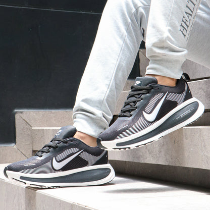 ZAPATILLAS NIKE VOMERO 18 - UNISEX