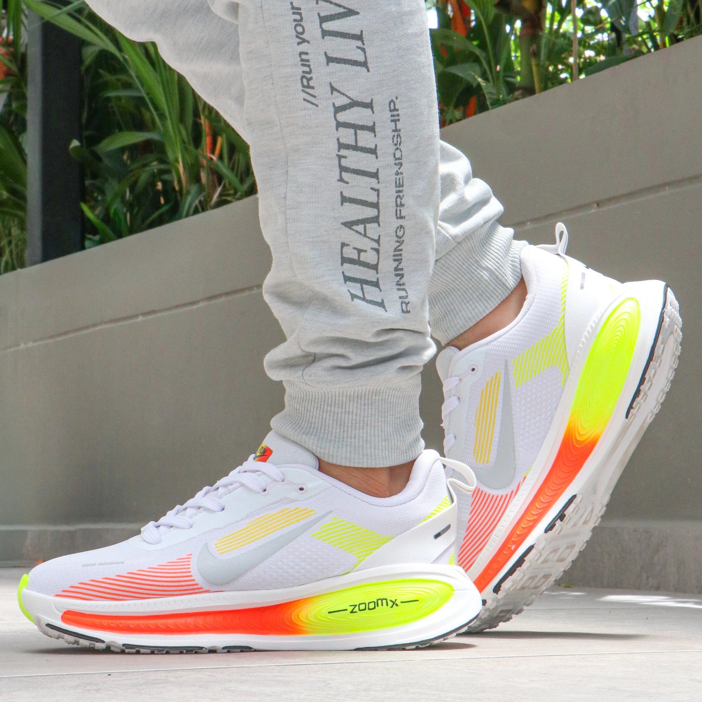 ZAPATILLAS NIKE VOMERO 18 - UNISEX